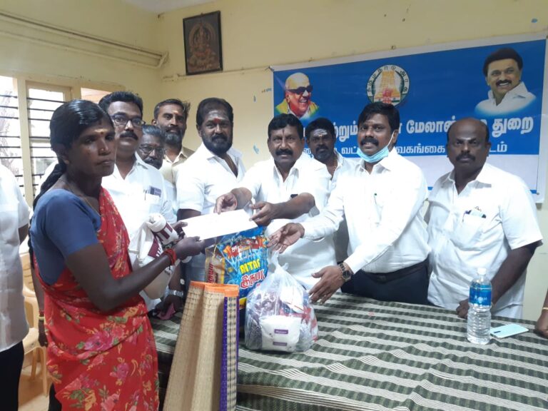 காரைக்குடி அருகே கனமழையால் பாதிக்கப்பட்டவர்களுக்கு நிவாரணம்: மாங்குடி எம்எல்ஏ வழங்கினார்..