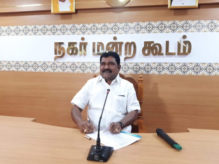 நெரிசலால் திணறும் காரைக்குடி : போக்குவரத்து காவலர்களை அதிகரிக்க நகர்மன்றத் தலைவர் முத்துத்துரை வலியுறுத்தல்..