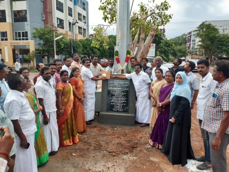 காரைக்குடியில் உயர்மட்ட கோபுர மின்விளக்கு : நகர் மன்றத் தலைவர் திறந்து வைத்தார்..